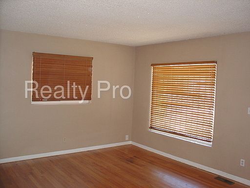 2nd image of 2723 Manzano St NE