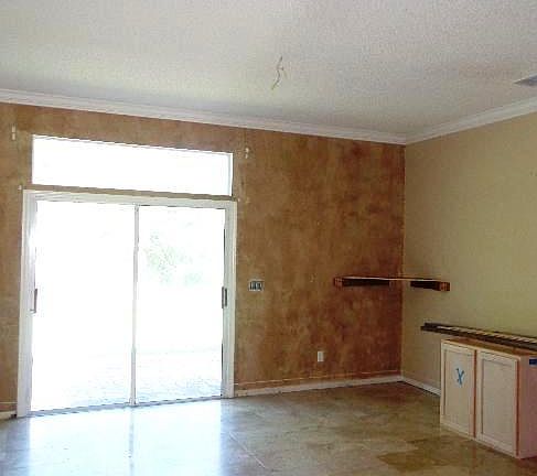 4th image of 67 Robinson Dr