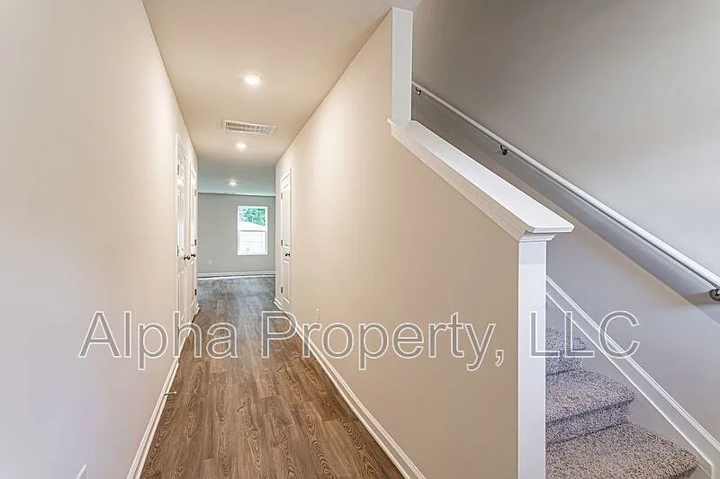 4 bed, 2.5 bath, 2065 sqft, $1,975 — Photo 3