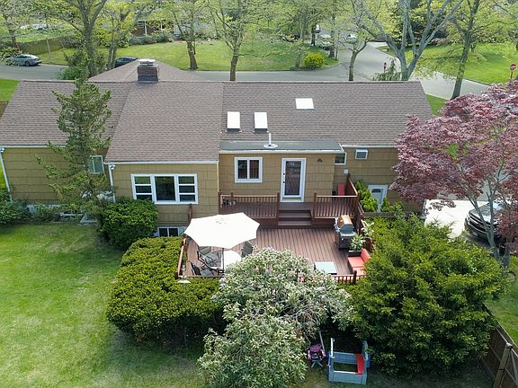 4th image of 275 Marlin St