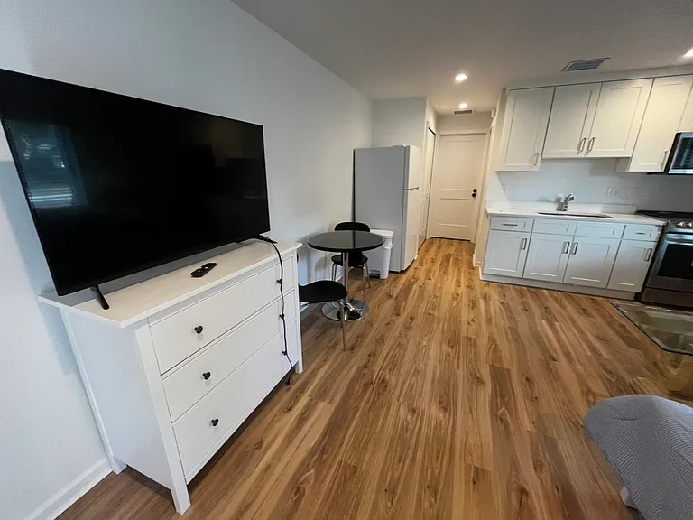 615 Azalea Ln #4B — Photo 7