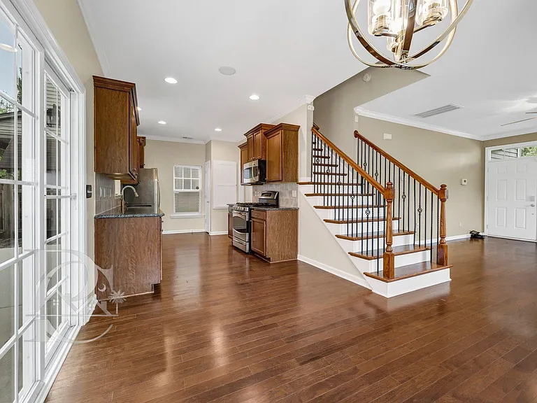 328 Northwood St — Photo 8
