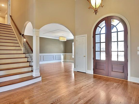 5th image of 302 White Springs Ln
