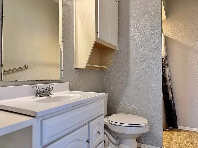 112 S Eisenhower Dr — Photo 22