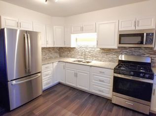 4752 W Glenlake Ave #2W, Chicago, IL 60646