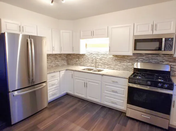 4752 W Glenlake Ave #2W, Chicago, IL 60646