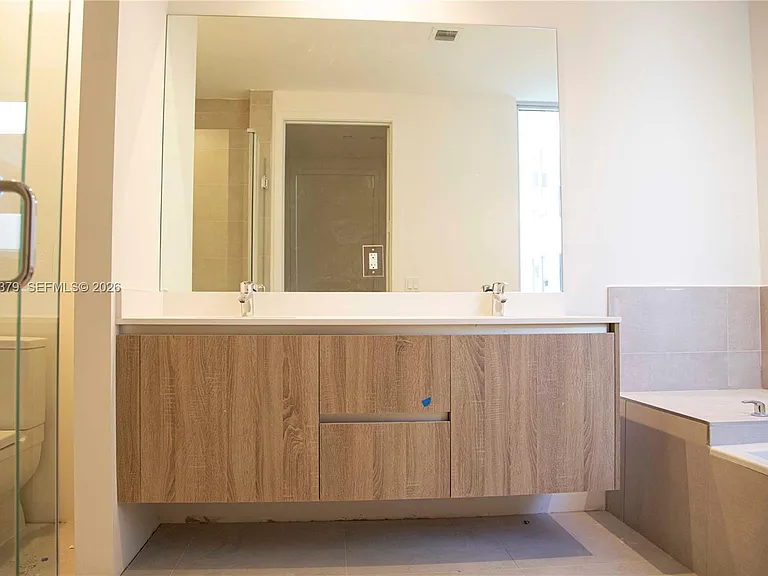 529 SW 11th St #202 — Photo 10