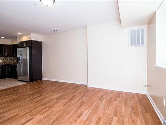 4th image of 136 Malvern St