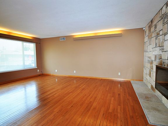 5th image of 2290 Mira Flores Dr