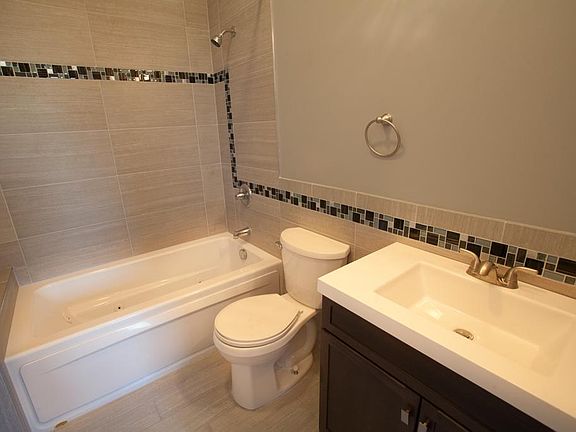 3rd image of 41 Vroom St APT 3R