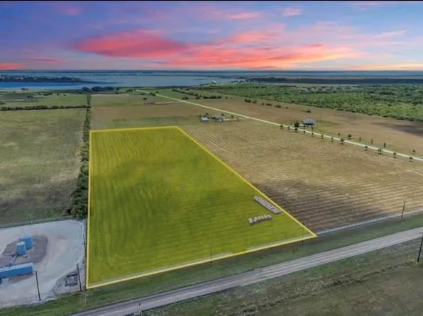 21869 Sunrise Bay Dr, Pt Lavaca, TX 77979