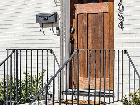 5th image of 1054 Keats Rd