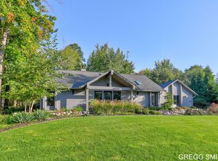 842 Center St, Douglas, MI 49406