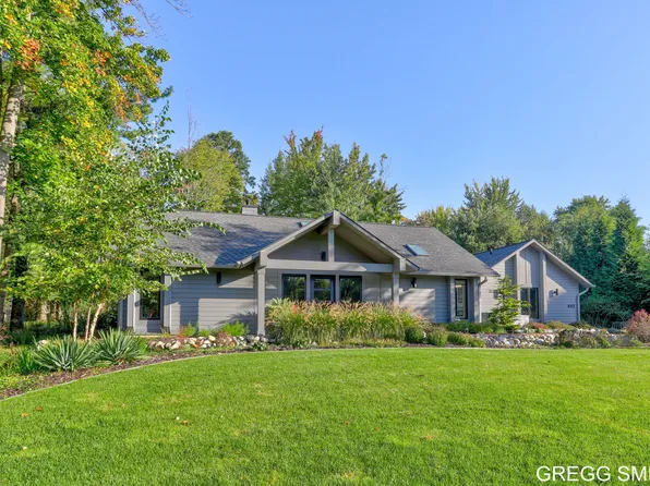 842 Center St, Douglas, MI 49406