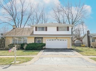 905 Rose Ln, Wheeling, IL 60090