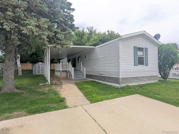 18 Bellwood Dr, Swartz Creek, MI 48473
