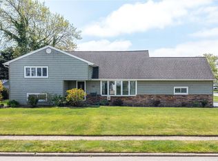 50 Overlea St N, Massapequa Park, NY 11762