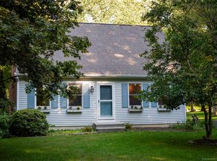 69 W Woodland Dr, Lebanon, CT 06249