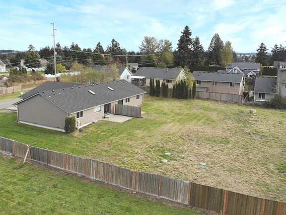 4th image of 2526 2528 192nd St E