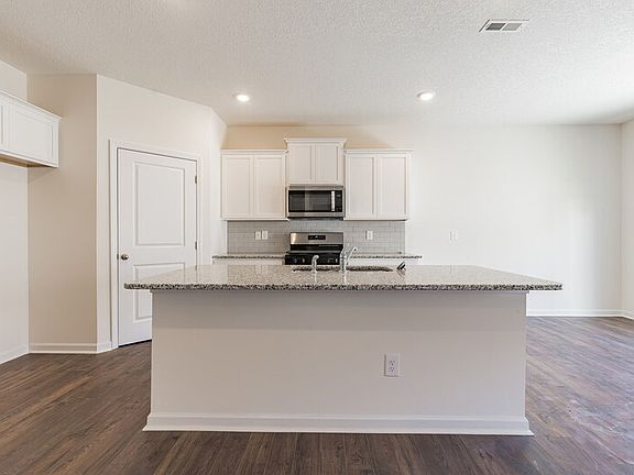 5th image of 309 Hayley Marie Ln
