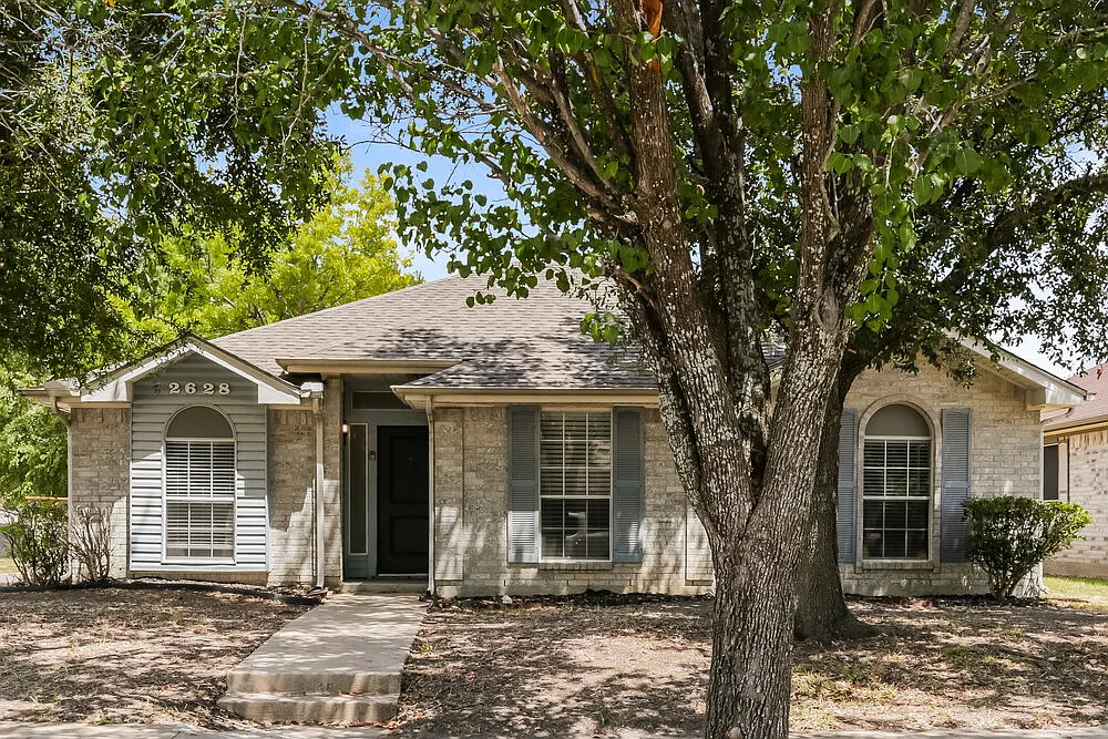 3 bed, 2.0 bath, 1360 sqft, $1,965 — Photo 1