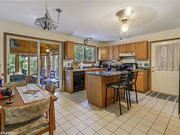 5th image of 36 Tamanaco Dr