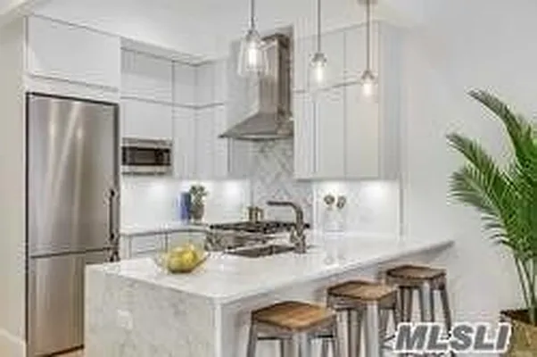 Sold by Berkshire Hathaway HomeServices Laffey International Realty | media 13