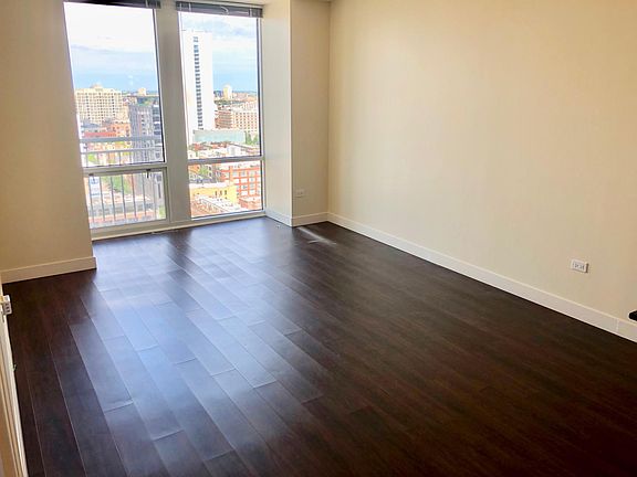 4th image of 605 N Wells St #809