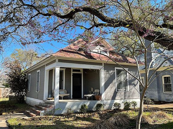 Charming front porch!