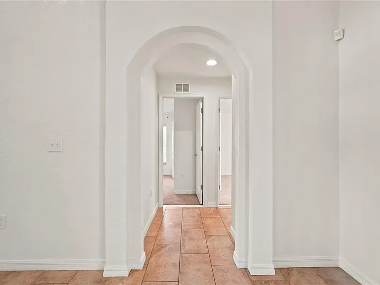 650 Hidden Lakes Ct — Photo 15