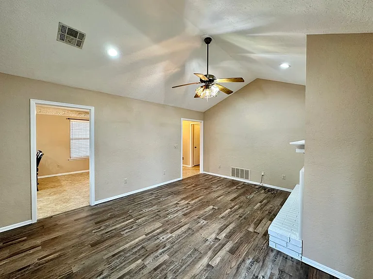 1103 NW Willow Pl — Photo 14