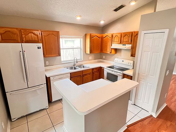 4th image of 2692 Newbolt Dr