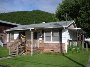 608 1/2 3rd Ave, Marlinton, WV