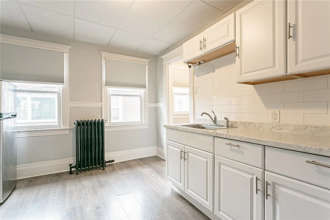 2 bed, 1.0 bath, 2628 sqft, $1,525 — Photo 4
