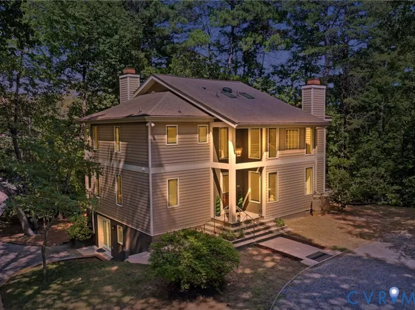377 Fairway Dr, Irvington, VA 22480