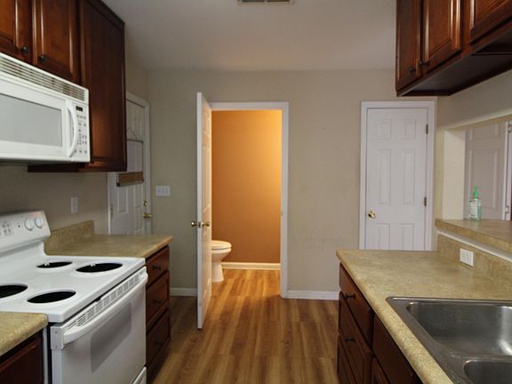 3rd image of 18 Duane Dr