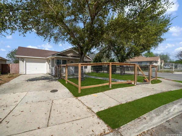 99 Surrels, San Antonio, TX 78237
