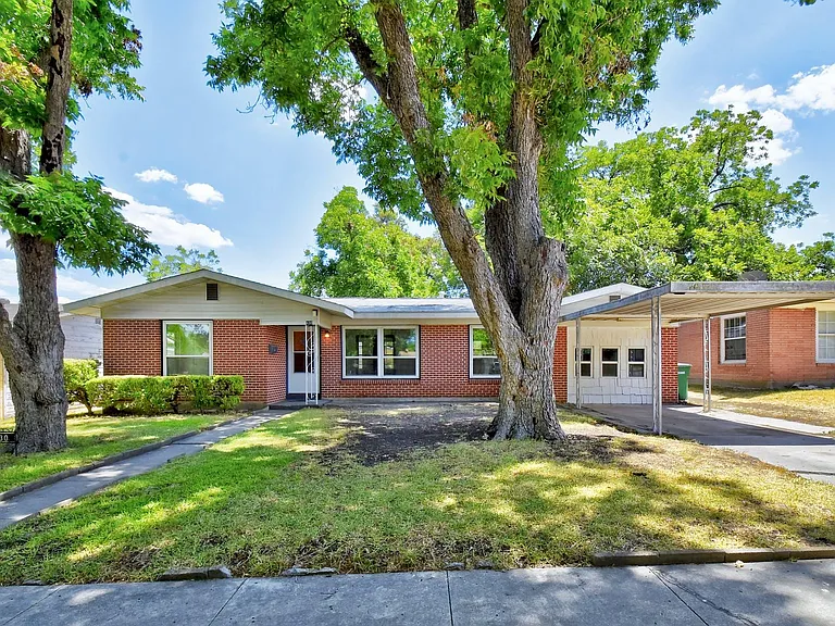 430 Beryl Dr — Photo 2