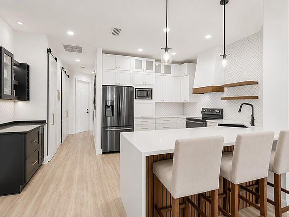 4th image of 205 Shelley Ln
