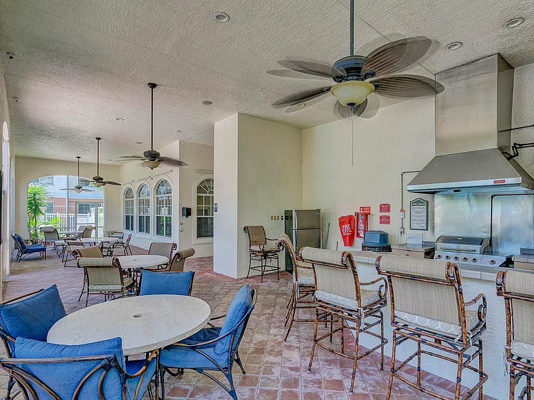 9303 Myrtlewood Cir W — Photo 28