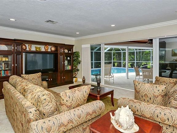 4th image of 464 Yacht Harbor Dr