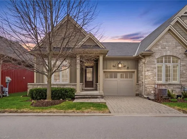 215 Vansickle Rd #8, Saint Catharines, ON L2S 0E3