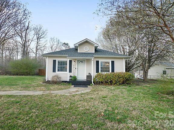 3rd image of 409 Blacksnake Rd