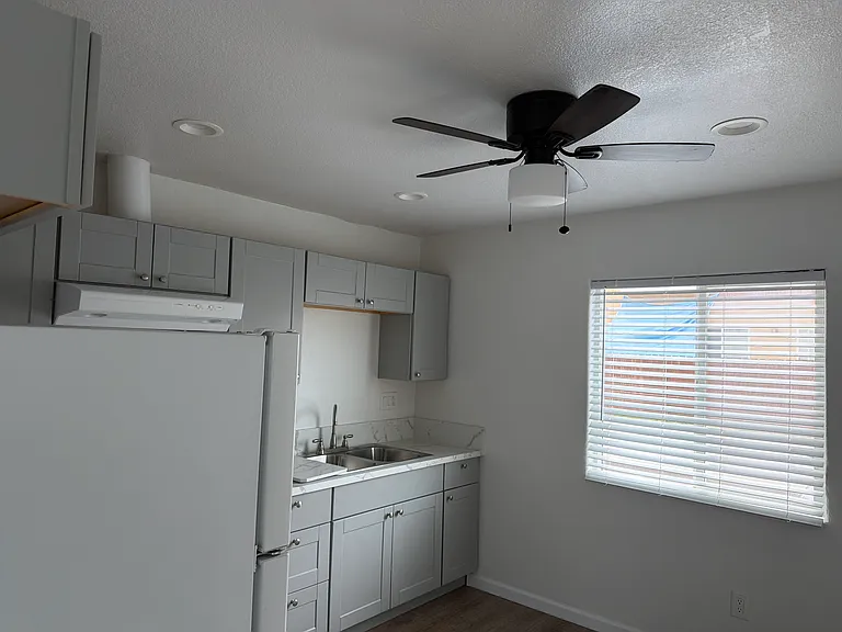 725 Boulevard Ave #G — Photo 17