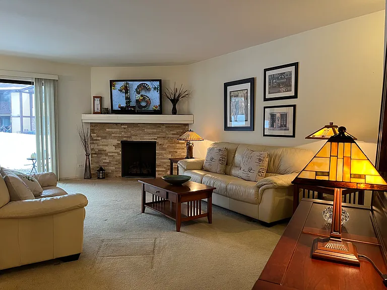 1607 Thames Ct #D — Photo 10