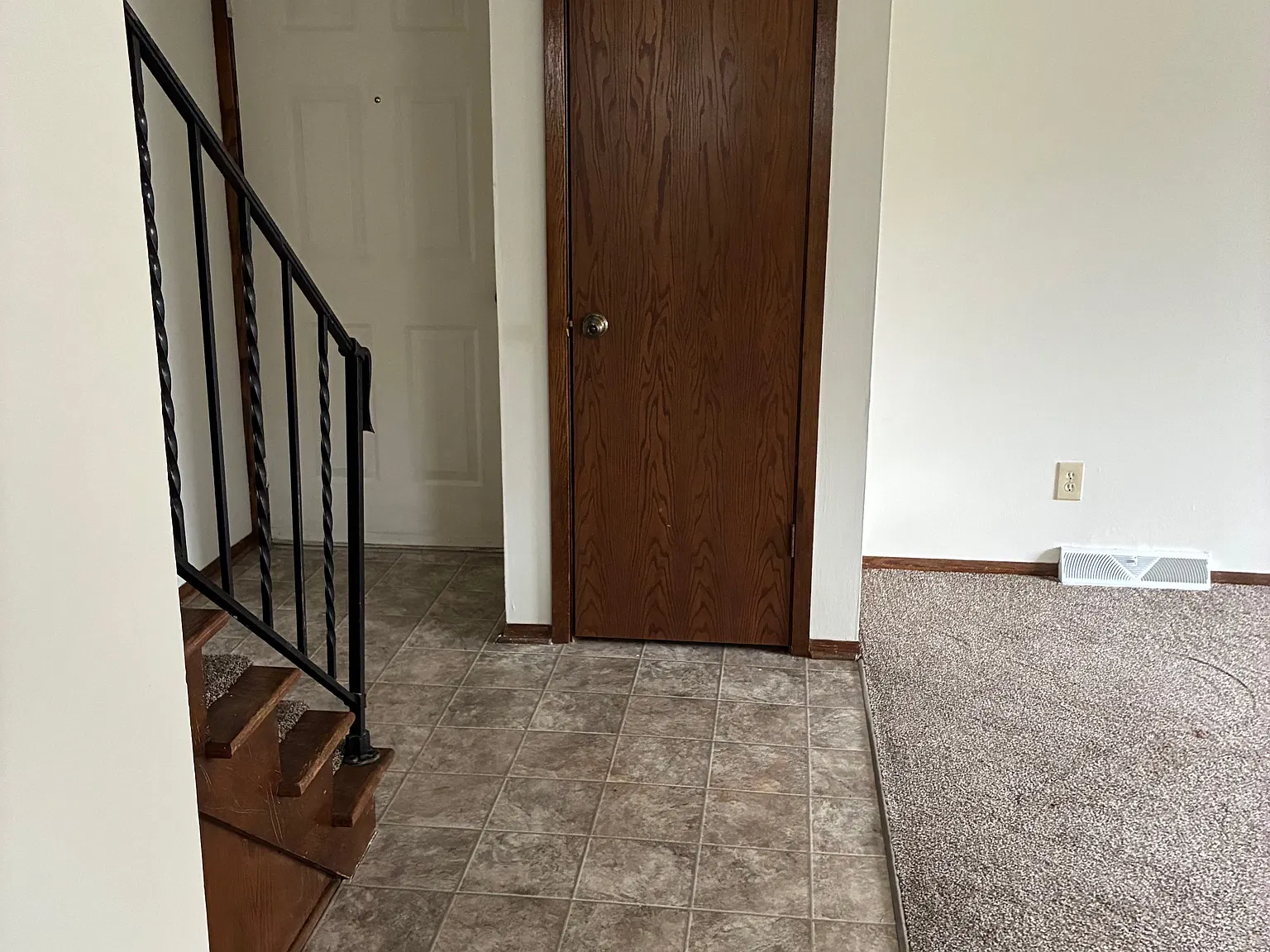 3 bed, 1.5 bath, 1226 sqft, $1,960 — Photo 2