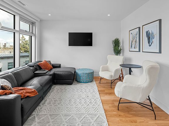2nd image of 916 Lyall St Unit 312