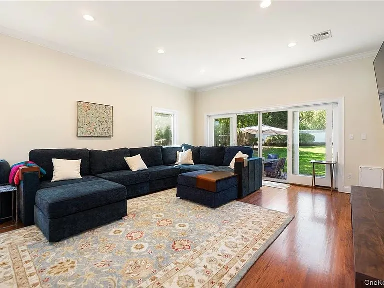 107 Puritan Dr — Photo 5