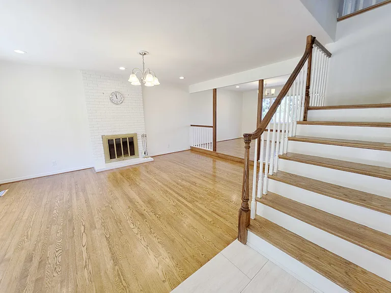 105 Dover Ct — Photo 7