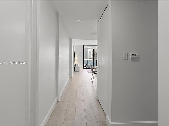 4th image of 45 SW 9th St APT 1405